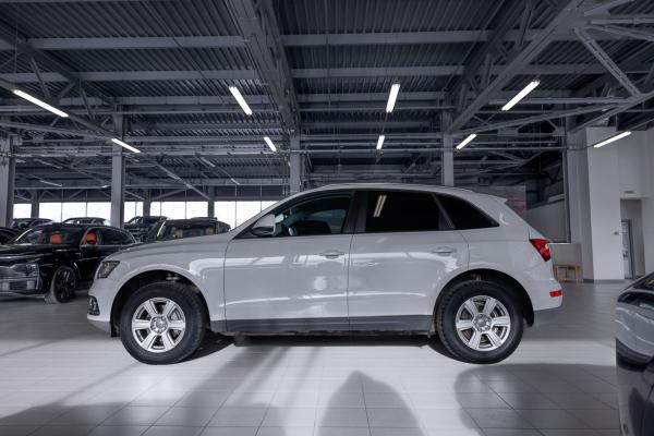 Audi Q5 2.0 AT (225 л.с.) 4WD 2012