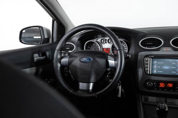 Ford Focus 1.6 MT (115 л.с.) 2011