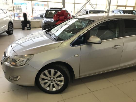 Opel Astra  2012