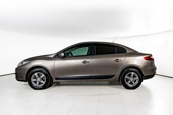 Renault Fluence 1.6 MT (106 л.с.) 2011