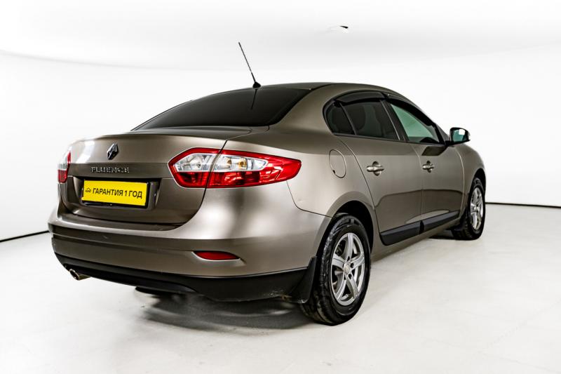 Renault Fluence 1.6 MT (106 л.с.) 2011