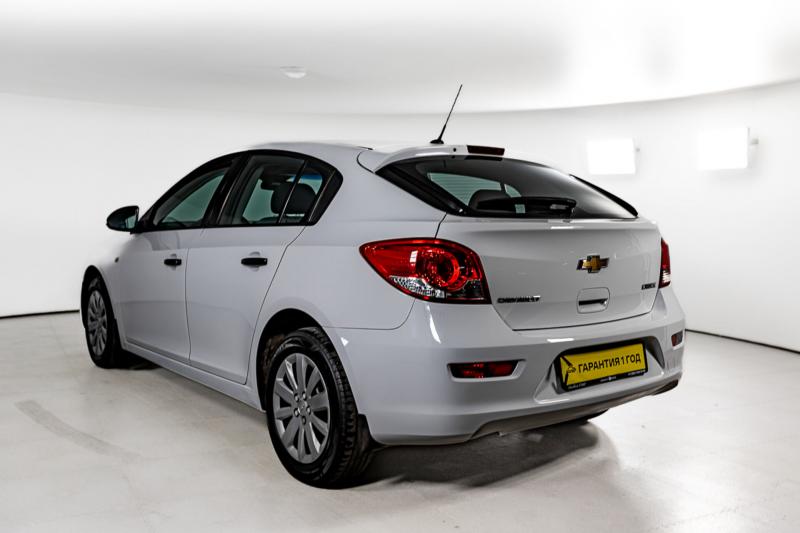 Chevrolet Cruze 1.6 MT (109 л.с.) 2012