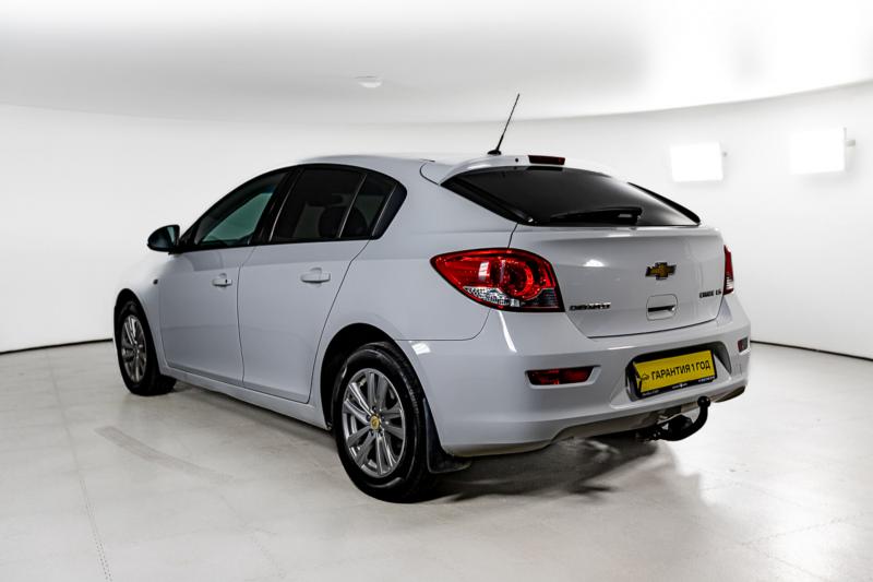 Chevrolet Cruze 1.6 MT (109 л.с.) 2012