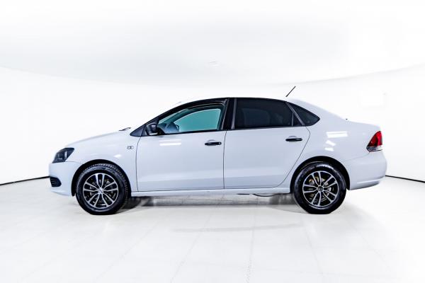 Volkswagen Polo 1.6 MT (105 л.с.) 2013