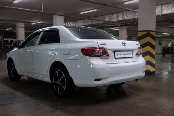 Toyota Corolla 1.6 MT (124 л.с.) 2013