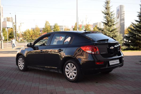 Chevrolet Cruze 1.6 MT (109 л.с.) 2012