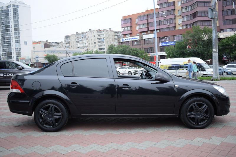 Opel Astra 1.6 MT (115 л.с.) 2012