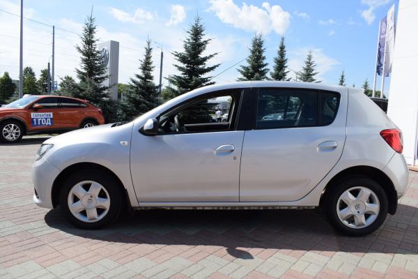 Renault Sandero 1.6 MT (82 л.с.) 2014