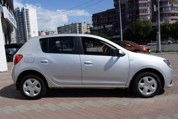 Renault Sandero 1.6 MT (82 л.с.) 2014