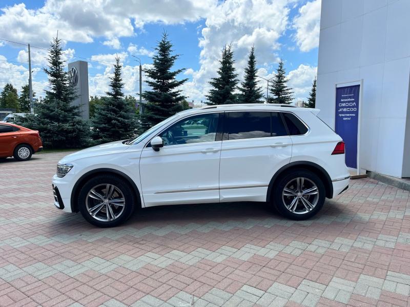 Volkswagen Tiguan 2.0 AMT (220 л.с.) 4WD 2018