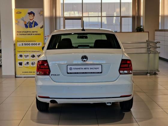 Volkswagen Polo 1.6 MT (110 л.с.) 2017