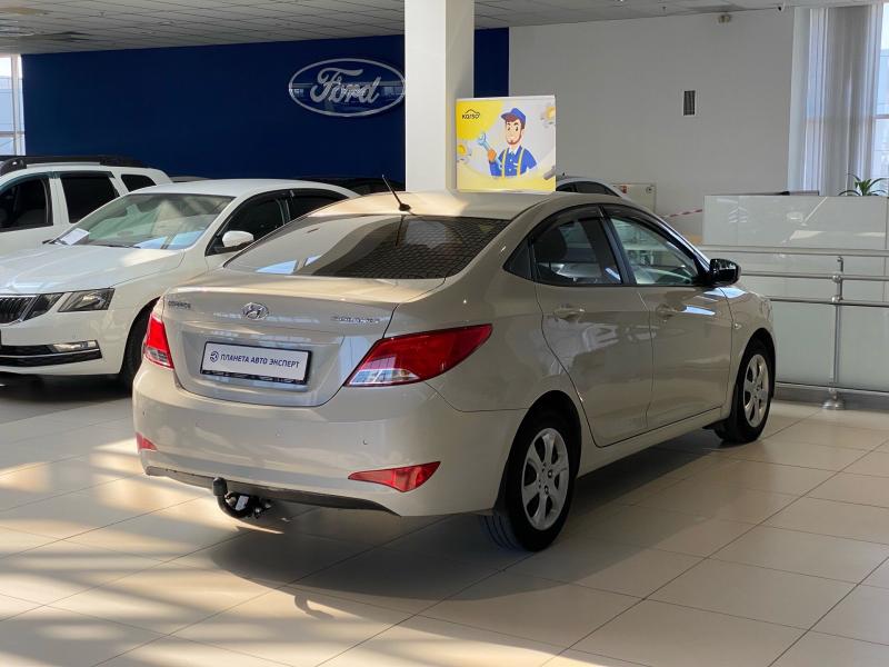 Hyundai Solaris 1.4 MT (107 л.с.) 2015