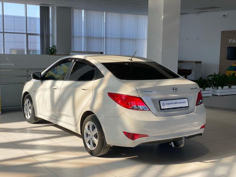 Hyundai Solaris 1.4 MT (107 л.с.) 2015