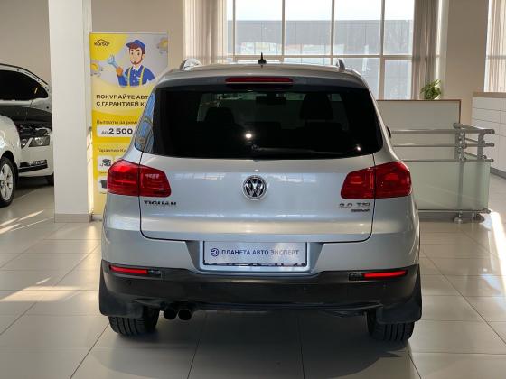 Volkswagen Tiguan 2.0 AT (170 л.с.) 4WD 2012