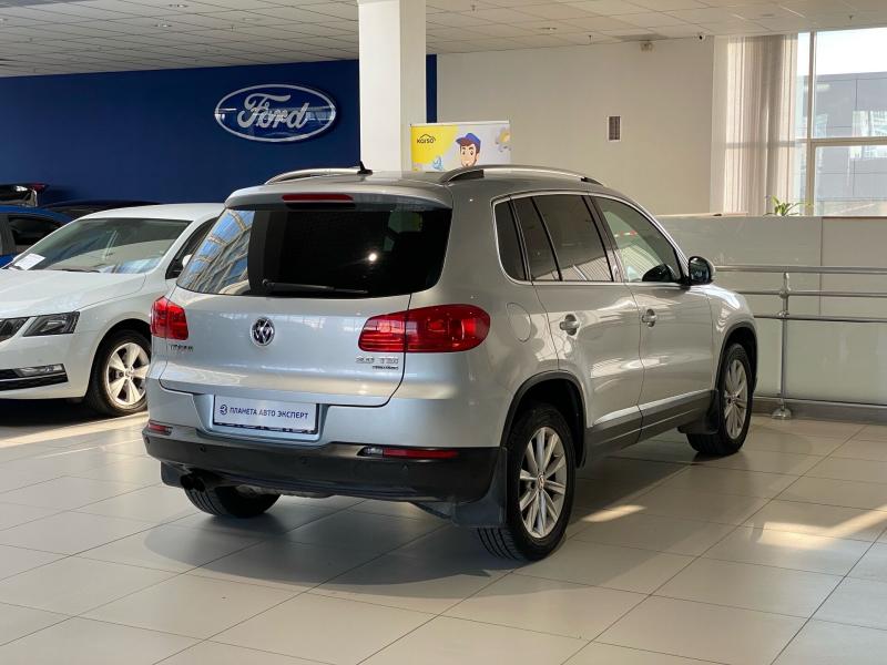 Volkswagen Tiguan 2.0 AT (170 л.с.) 4WD 2012