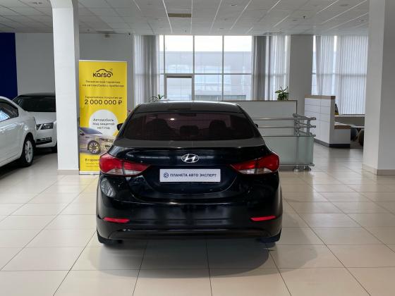 Hyundai Elantra 1.6 MT (132 л.с.) 2015