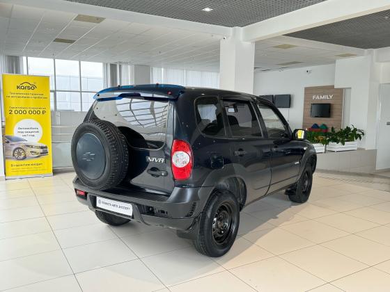 Chevrolet Niva 1.7 MT (80 л.с.) 4WD 2011