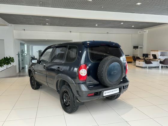 Chevrolet Niva 1.7 MT (80 л.с.) 4WD 2011