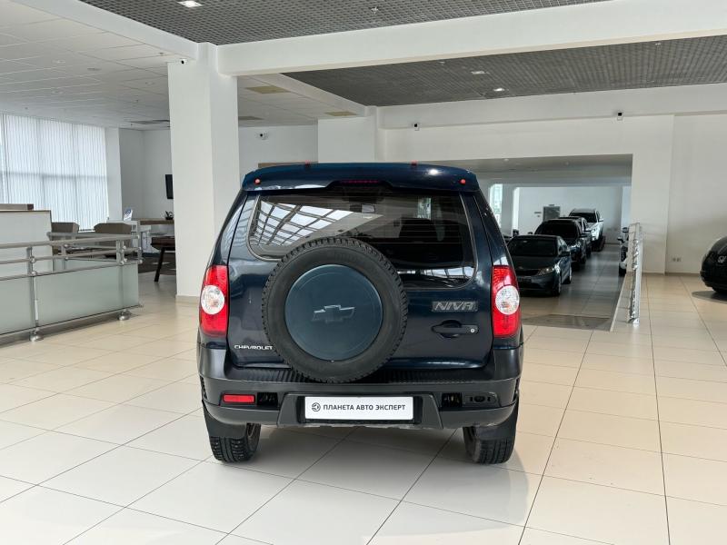 Chevrolet Niva 1.7 MT (80 л.с.) 4WD 2011