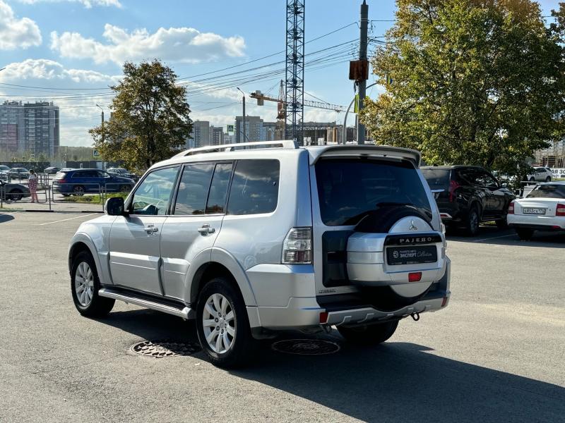 Mitsubishi Pajero 3.2d AT (200 л.с.) 4WD 2011