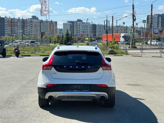 Volvo V40 2.0 AT (180 л.с.) 2013