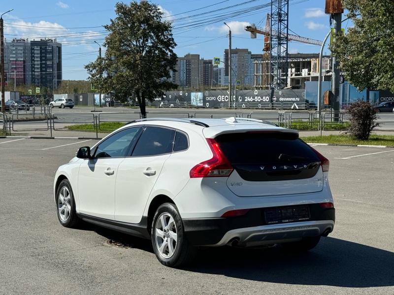 Volvo V40 2.0 AT (180 л.с.) 2013