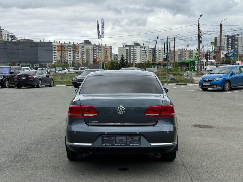 Volkswagen Passat 1.8 AMT (152 л.с.) 2011