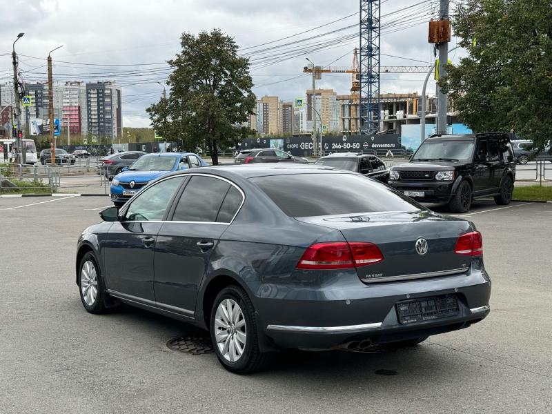 Volkswagen Passat 1.8 AMT (152 л.с.) 2011