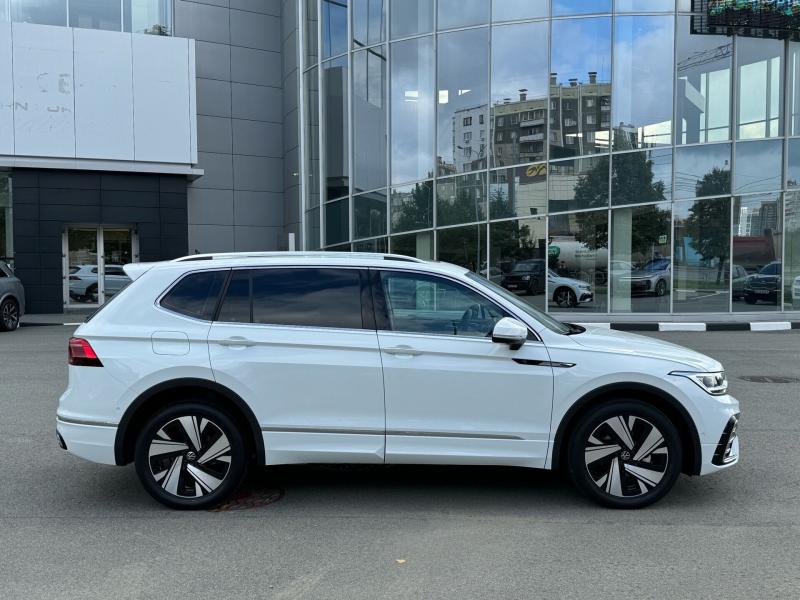 Volkswagen Tiguan L 2.0 AMT (220 л.с.) 4WD 2023