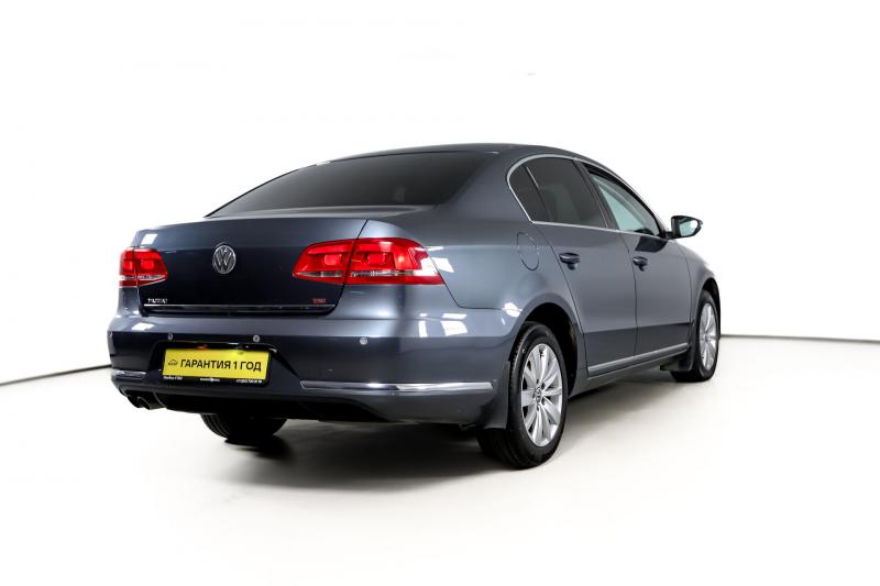 Volkswagen Passat 1.8 AMT (152 л.с.) 2011