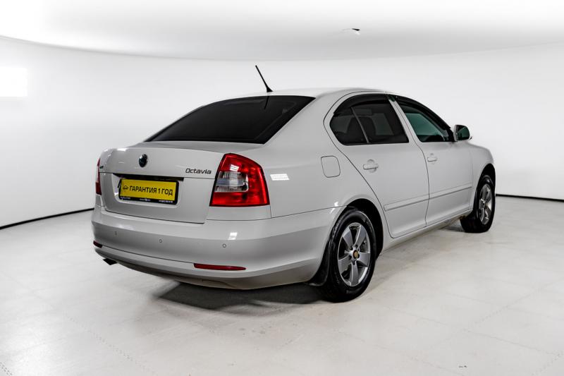 Skoda Octavia 1.6 MT (102 л.с.) 2012