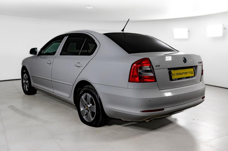 Skoda Octavia 1.6 MT (102 л.с.) 2012