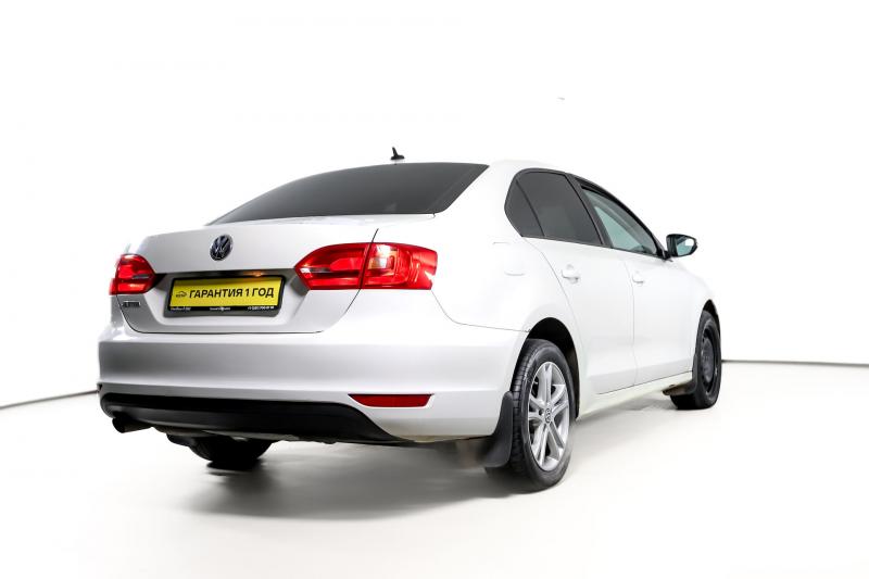 Volkswagen Jetta 1.6 AT (105 л.с.) 2012