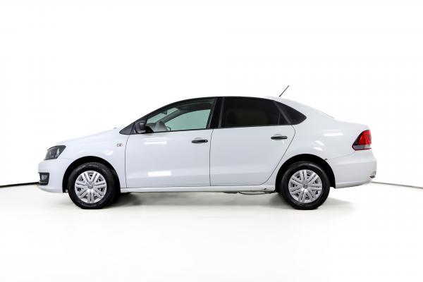 Volkswagen Polo 1.6 MT (90 л.с.) 2015