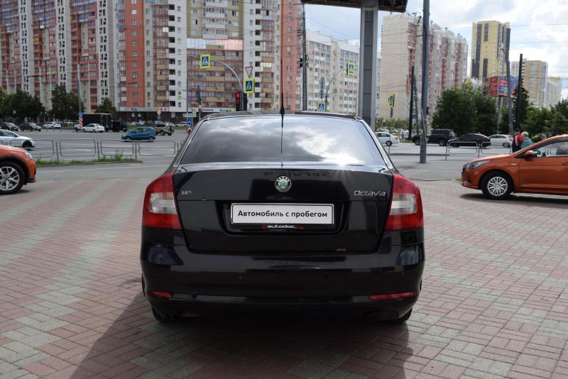 Skoda Octavia 1.6 MT (102 л.с.) 2010