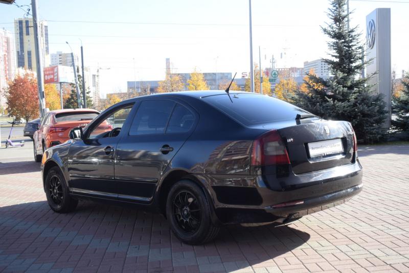 Skoda Octavia 1.6 AT (102 л.с.) 2011