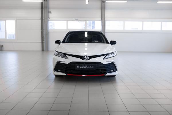 Toyota Camry 2.5 AT (200 л.с.) 2021