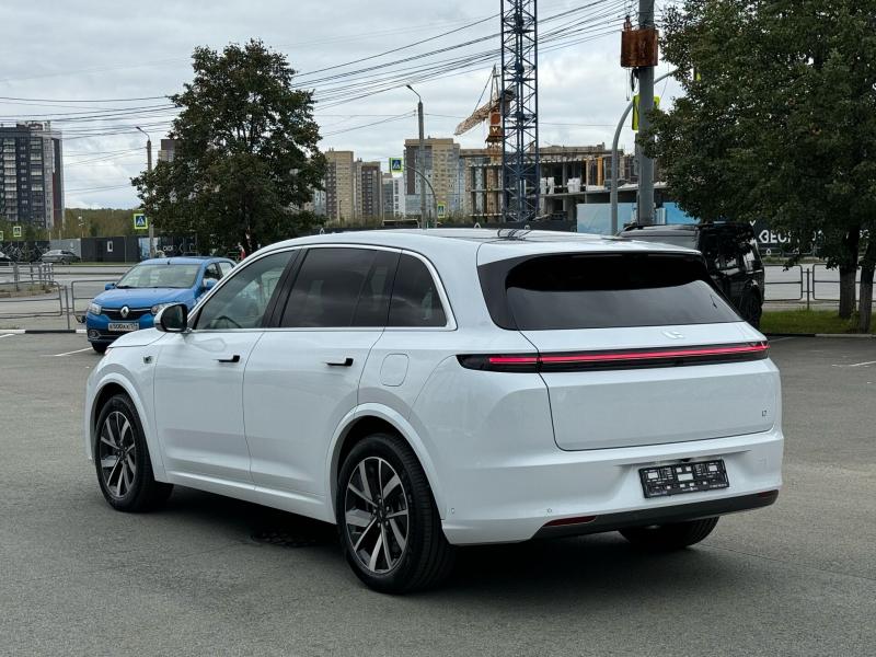 LiXiang L7 1.5hyb AT (449 л.с.) 4WD 2023