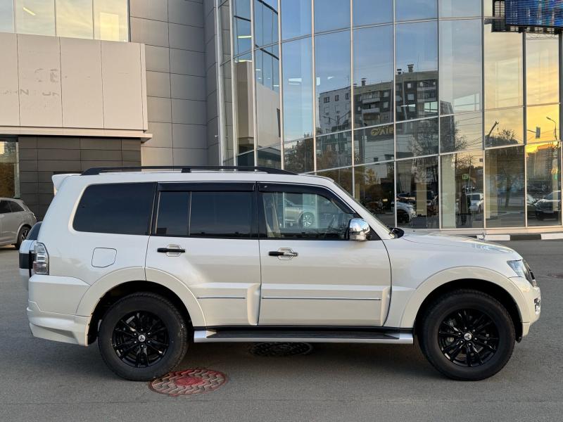 Mitsubishi Pajero 3.8 AT (243 л.с.) 4WD 2019