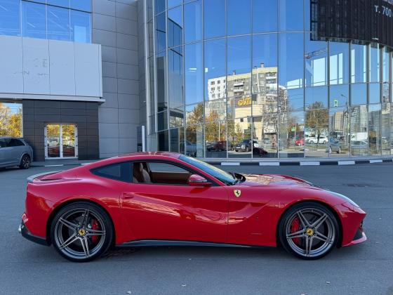 Ferrari F12berlinetta 6.3 AMT (740 л.с.) 2015