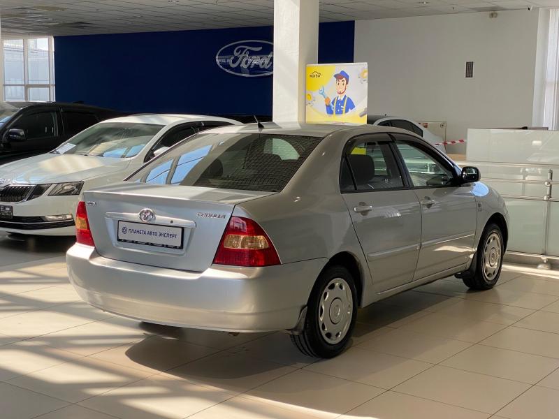 Toyota Corolla 1.6 AT (110 л.с.) 2004