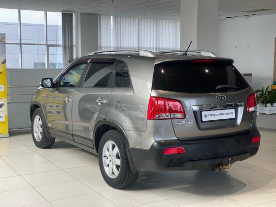 Kia Sorento 2.4 AT (175 л.с.) 4WD 2012