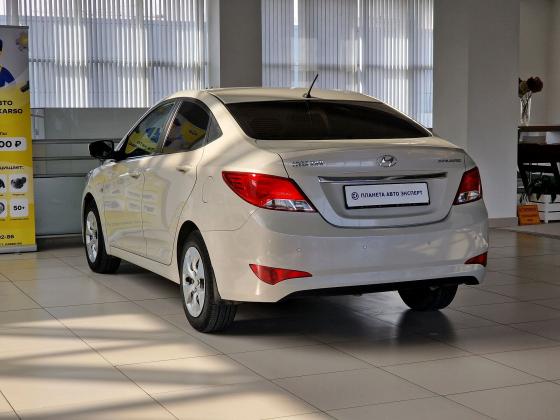 Hyundai Solaris 1.4 AT (107 л.с.) 2015